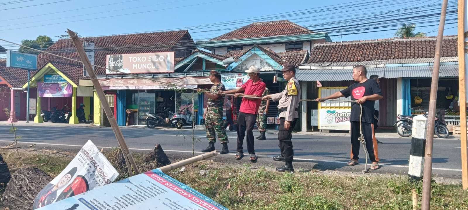 Kerja Bakti Pembersihan Lingkungan Lapangan Bendungan